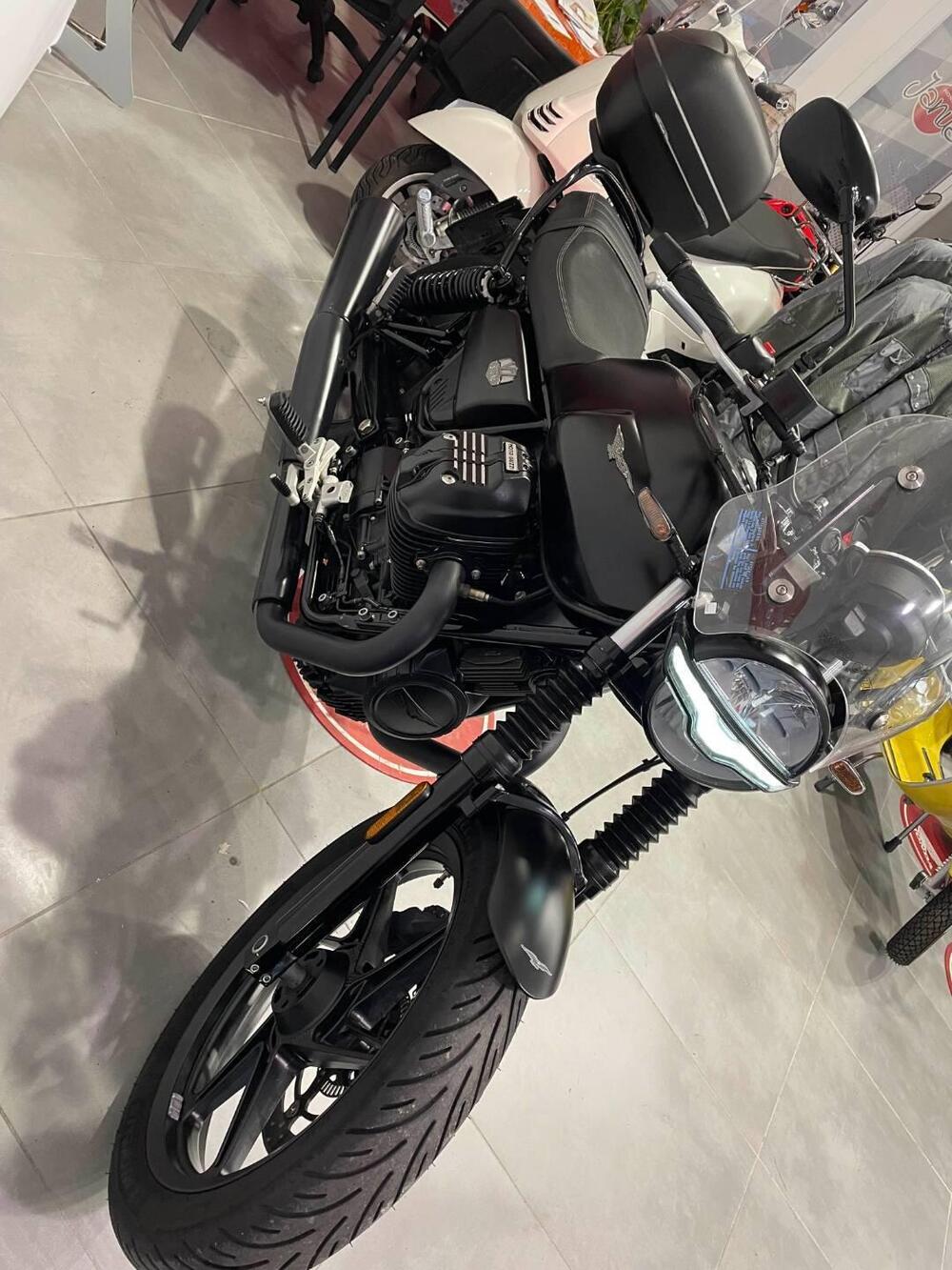 Moto Guzzi V7 Stone (2021 - 24) (8)
