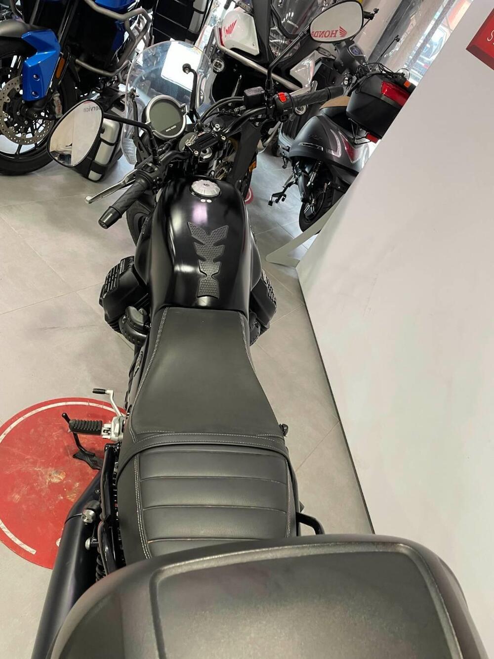 Moto Guzzi V7 Stone (2021 - 24) (10)
