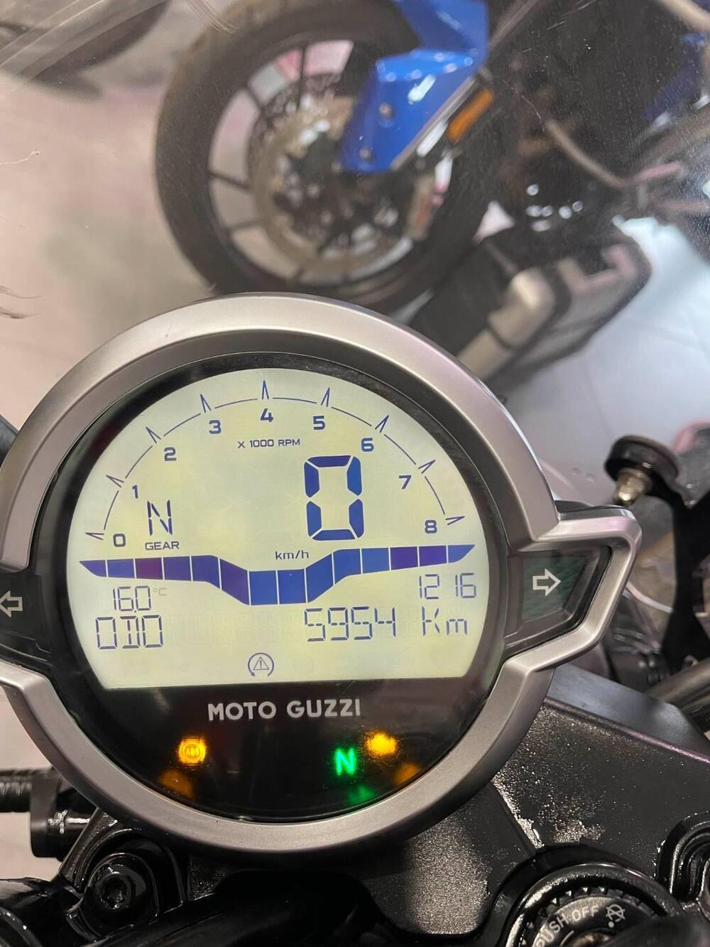 Moto Guzzi V7 Stone (2021 - 24) (11)