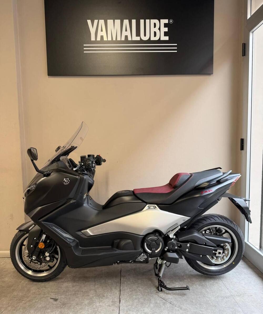 Yamaha T-Max 560 25th Anniversary (2026) (2)