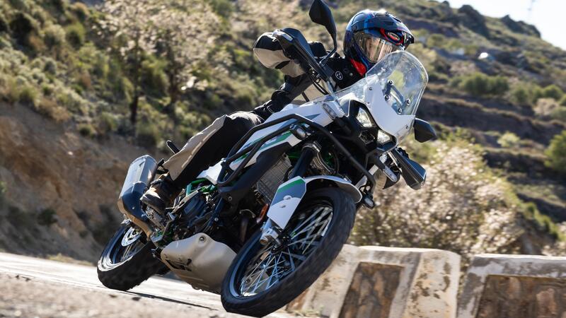 Kawasaki KLE 500: la migliore tra le 500 bicilindriche? La verit&agrave; dopo averla guidata [VIDEO]