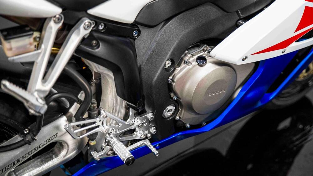 Honda CBR 1000 RR Fireblade (2004 - 05) (19)