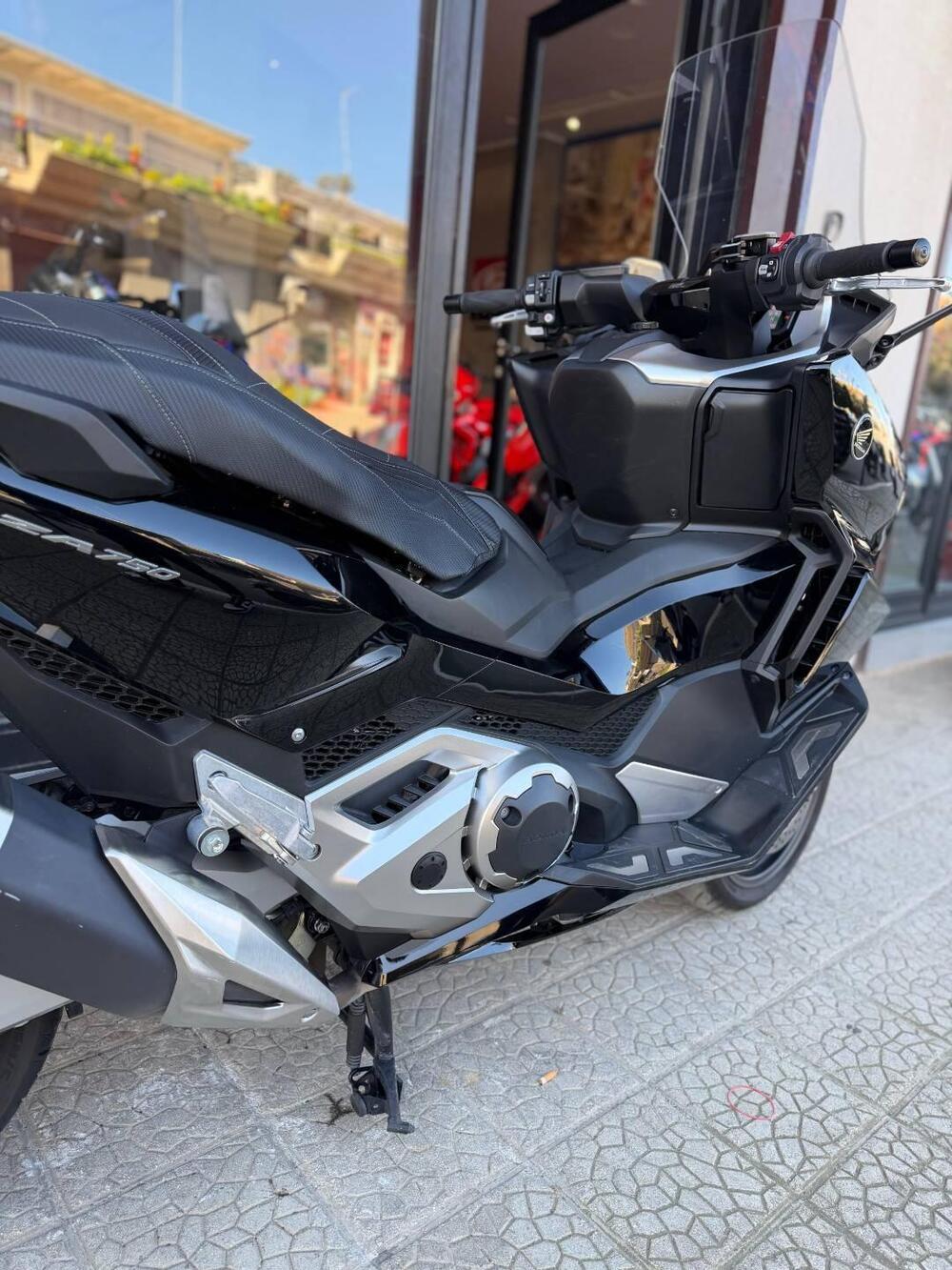 Honda Forza 750 DCT (2021 - 24) (8)