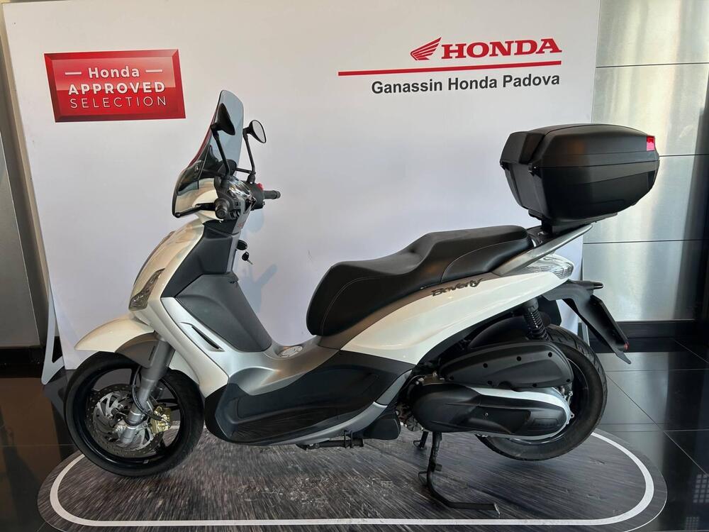 Piaggio Beverly 350 SportTouring ie ABS (2011 - 17) (4)