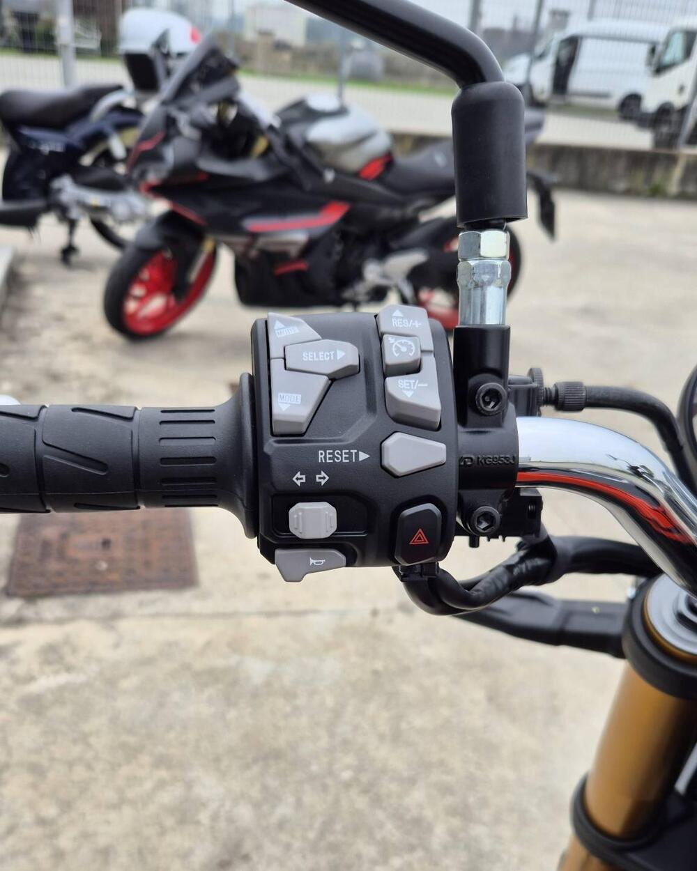 Kawasaki Z 900 RS SE (2026) (5)