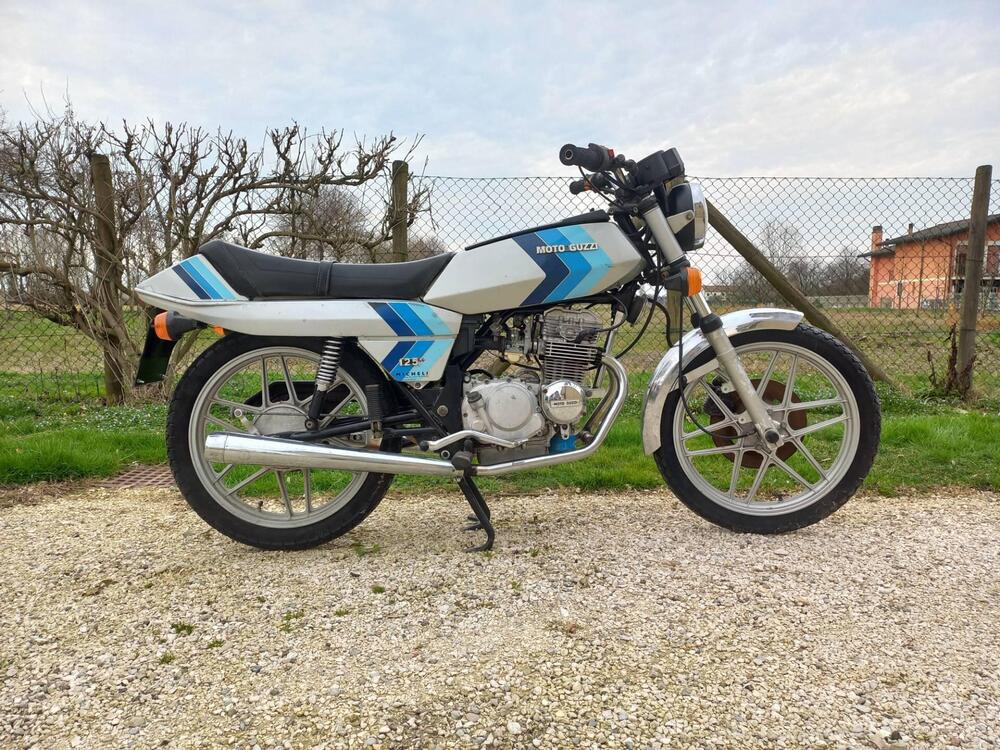 Moto Guzzi 125 2C 4t (5)