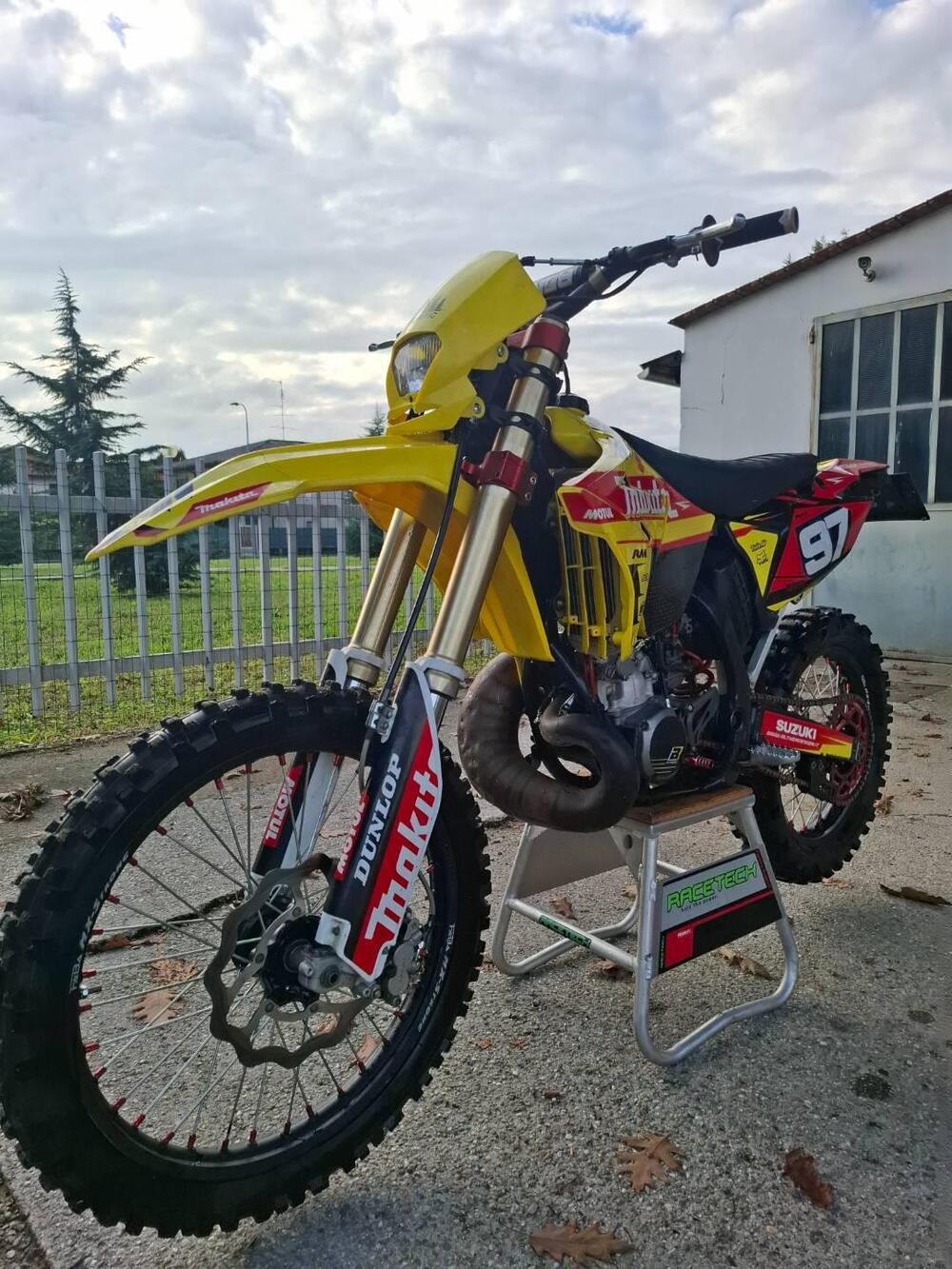 Suzuki RM 250 (2005 - 06) (3)