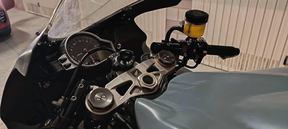 Honda CBR 1000 RR Fireblade (2008 - 11) (4)