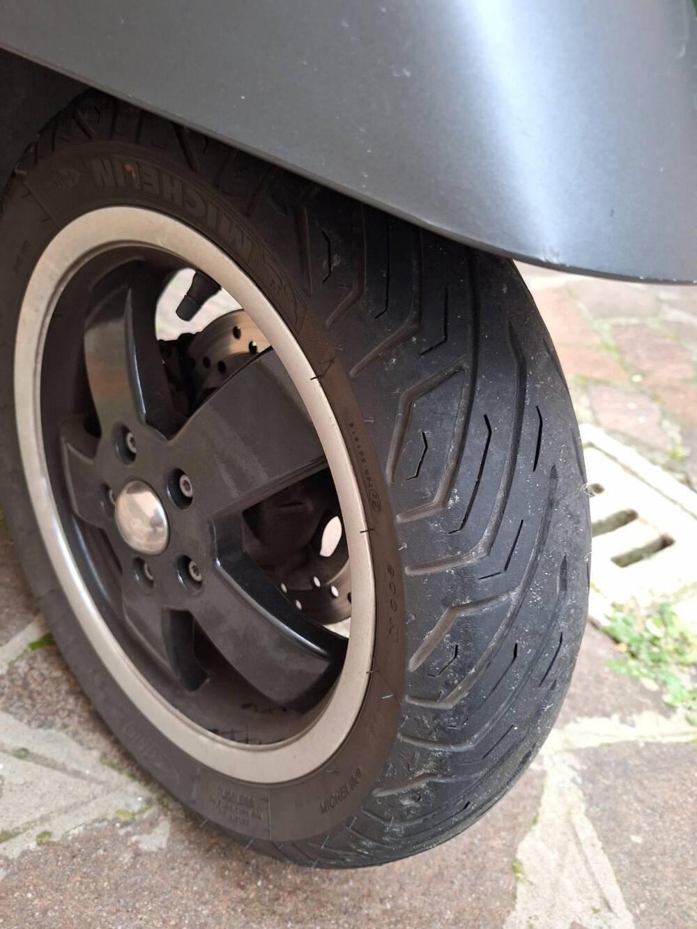 Vespa GTS 300 Super ABS (2014 - 16) (6)