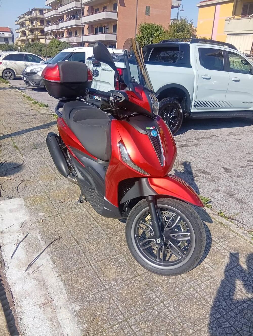 Piaggio Beverly 300 Hpe (2021) (2)
