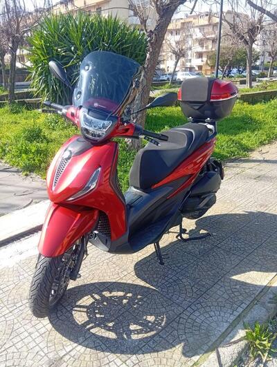 Piaggio Beverly 300 Hpe (2021) usata