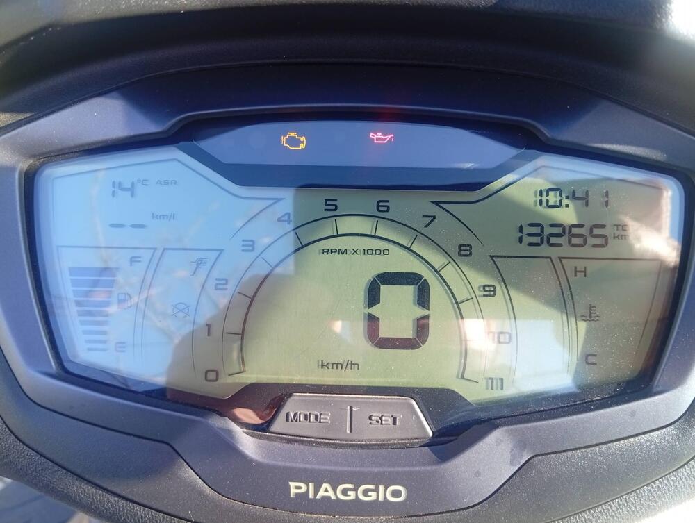 Piaggio Beverly 300 Hpe (2021) (10)