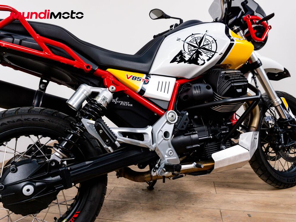 Moto Guzzi V85 TT Evocative Graphics (2021 - 23) (4)