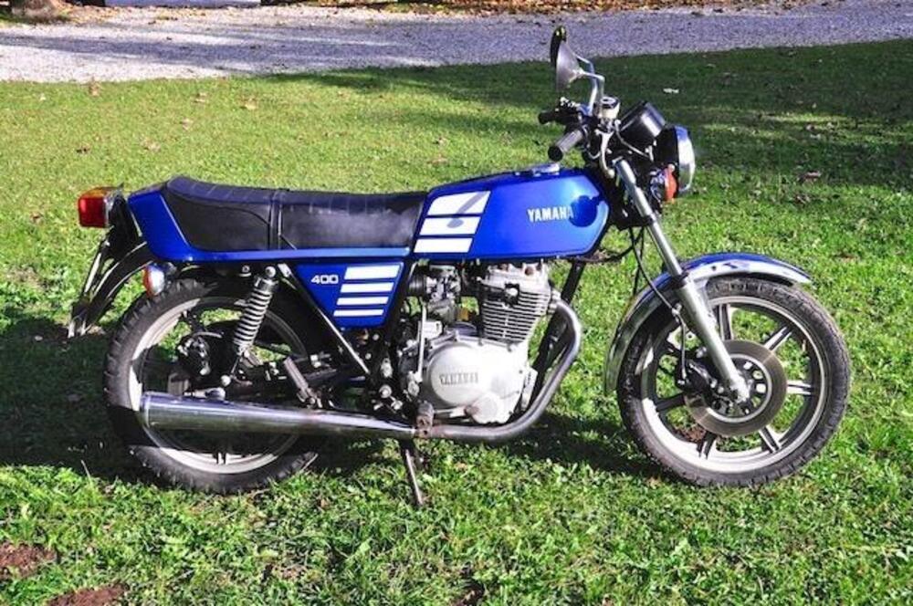 Yamaha XS400 (2)