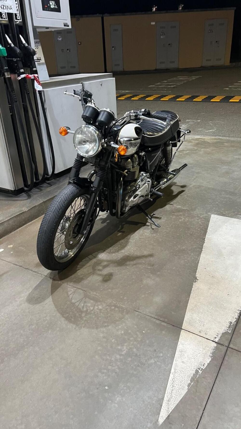 Triumph Bonneville T100 (2001 - 07) (2)