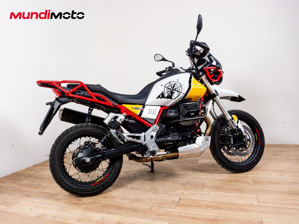 Moto Guzzi V85 TT Evocative Graphics (2021 - 23) (3)