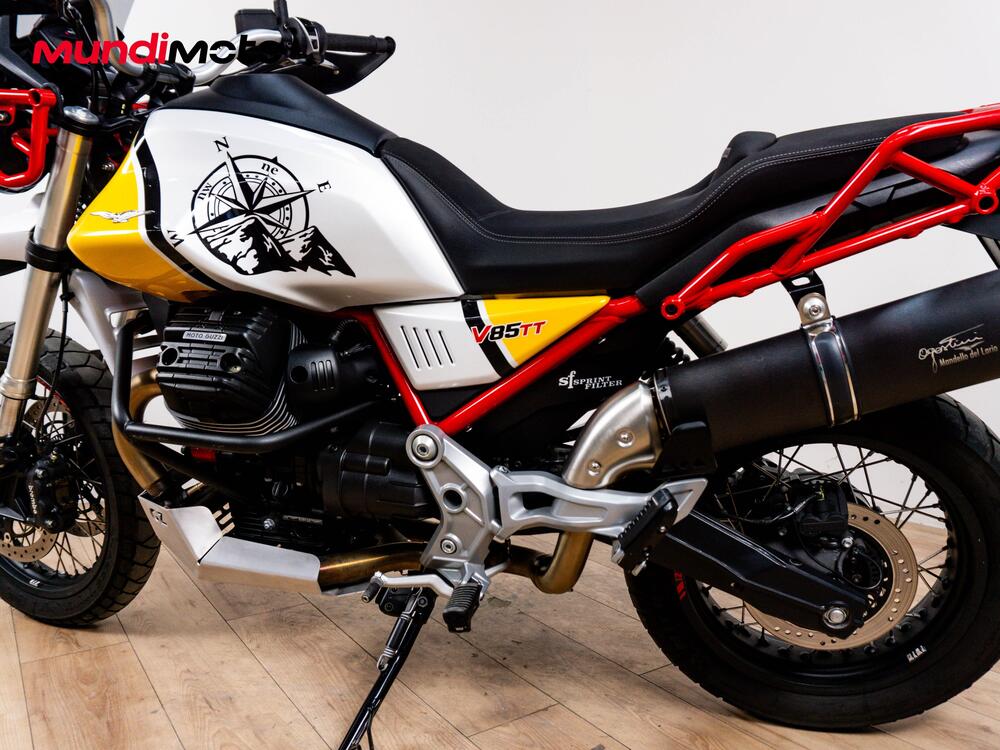 Moto Guzzi V85 TT Evocative Graphics (2021 - 23) (10)