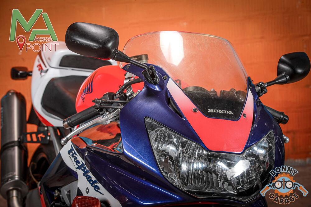 Honda CBR 900 RR Fireblade (2000 - 01) (11)