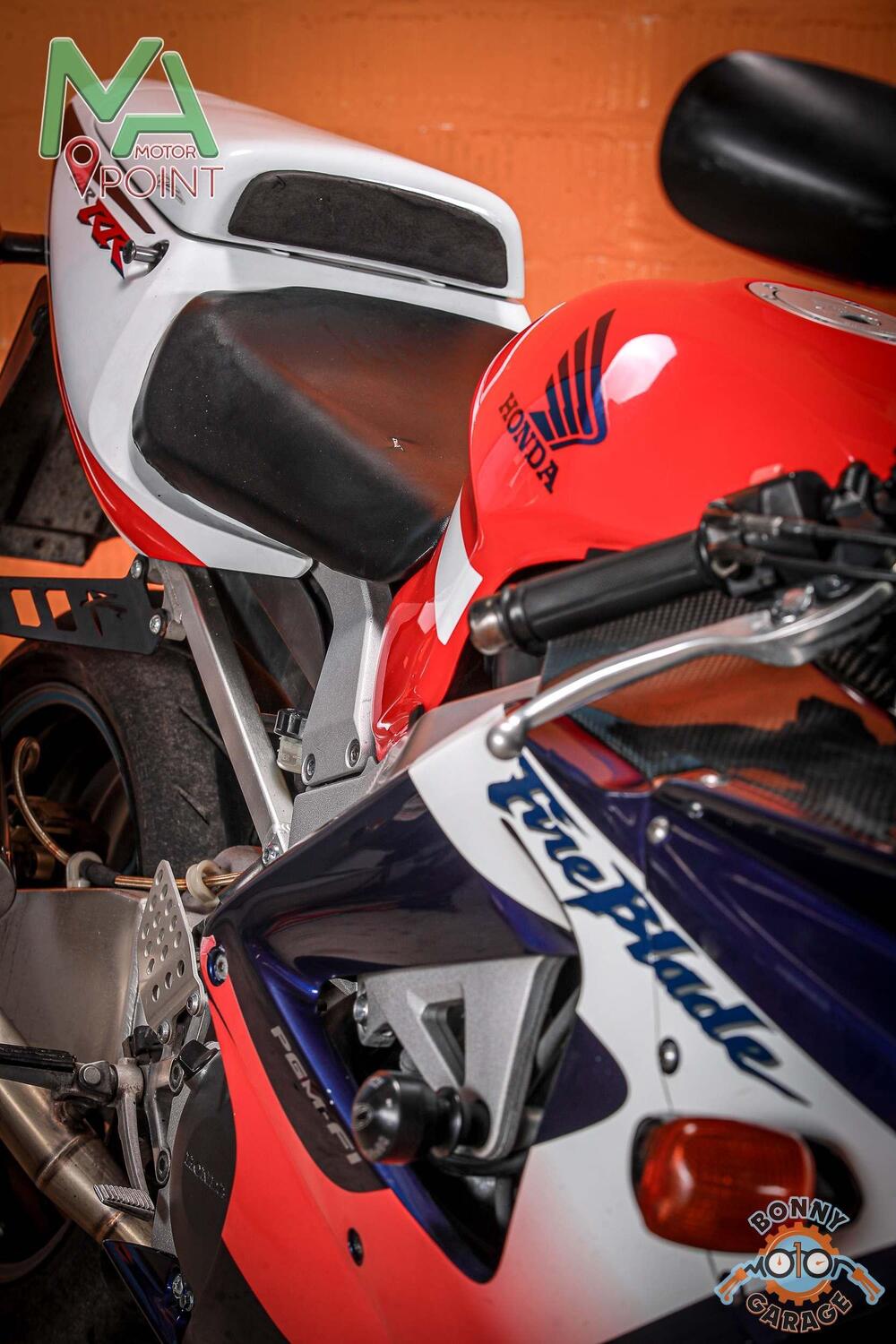 Honda CBR 900 RR Fireblade (2000 - 01) (12)