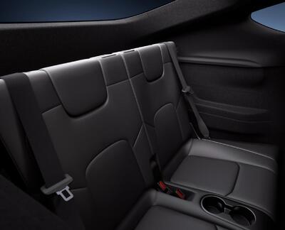 Tesla Model Y: l&rsquo;elettrico che vuole rubare clienti ai van, arriva in Italia la 7 posti