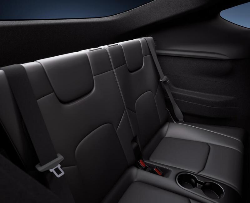 Tesla Model Y: l&rsquo;elettrico che vuole rubare clienti ai van, arriva in Italia la 7 posti