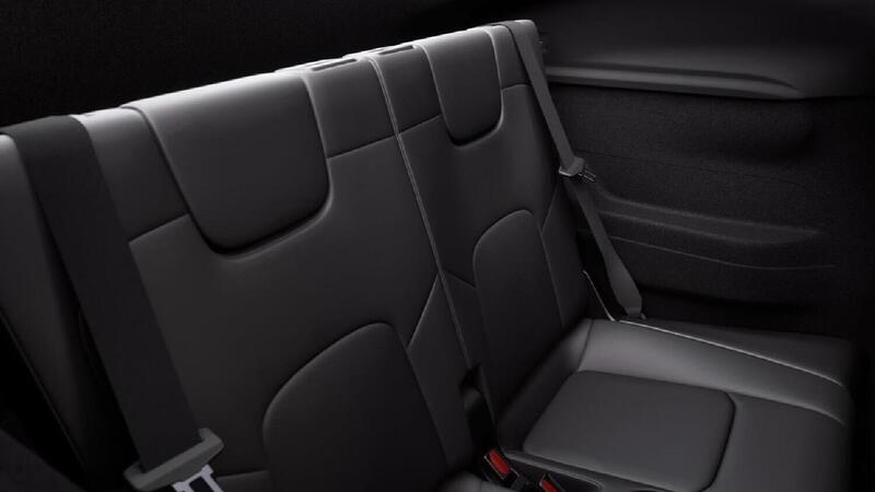 Tesla Model Y: l&rsquo;elettrico che vuole rubare clienti ai van, arriva in Italia la 7 posti