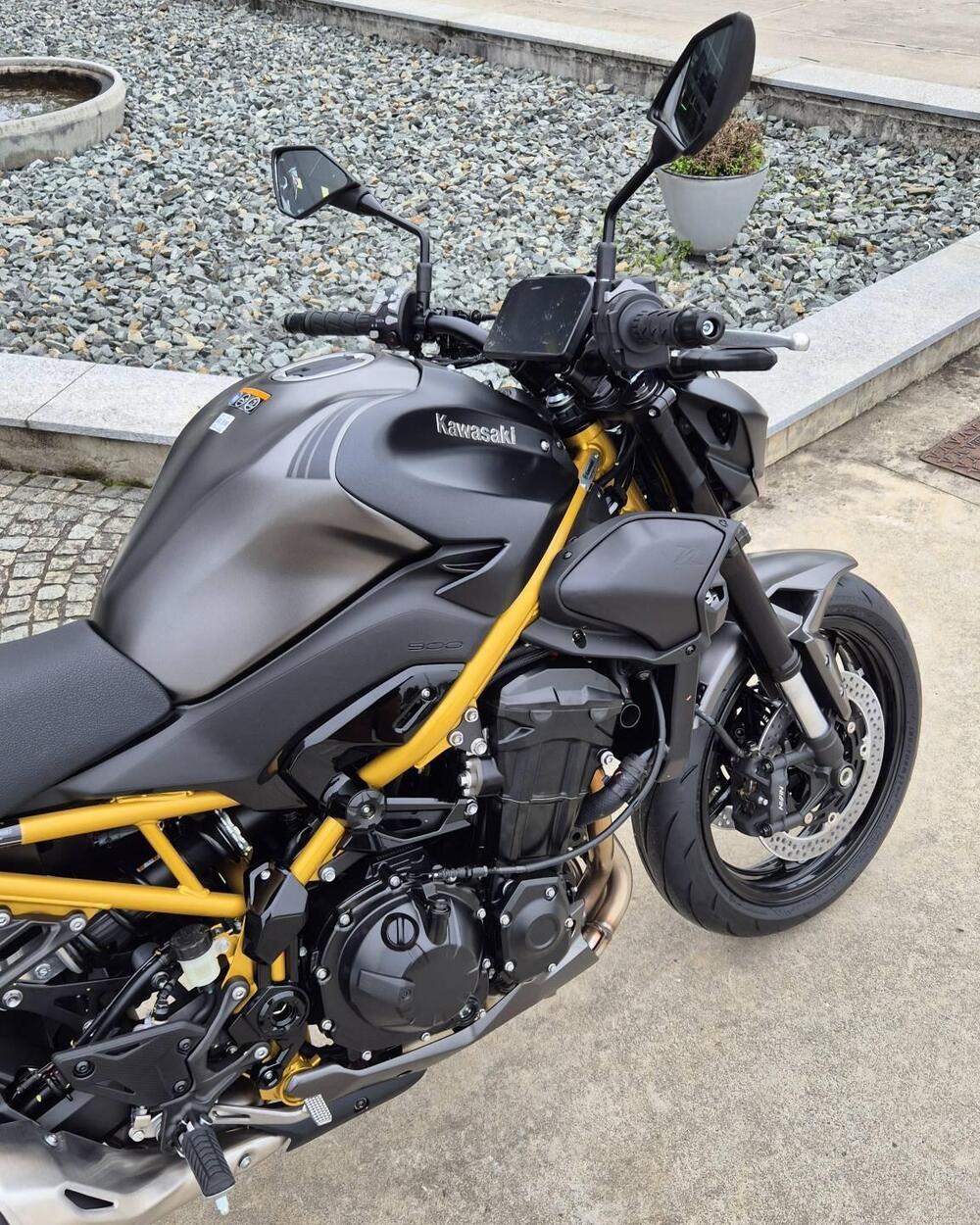 Kawasaki Z 900 (2025 - 26) (5)