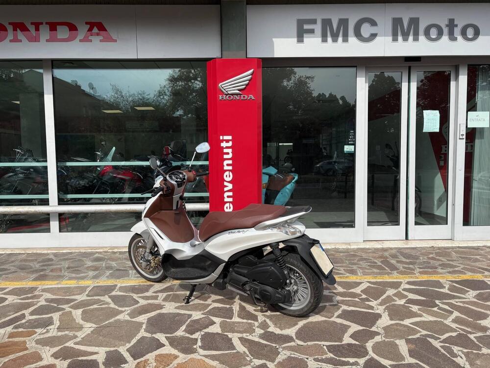 Piaggio Beverly 300 i.e. ABS-ASR (2016 - 20) (7)