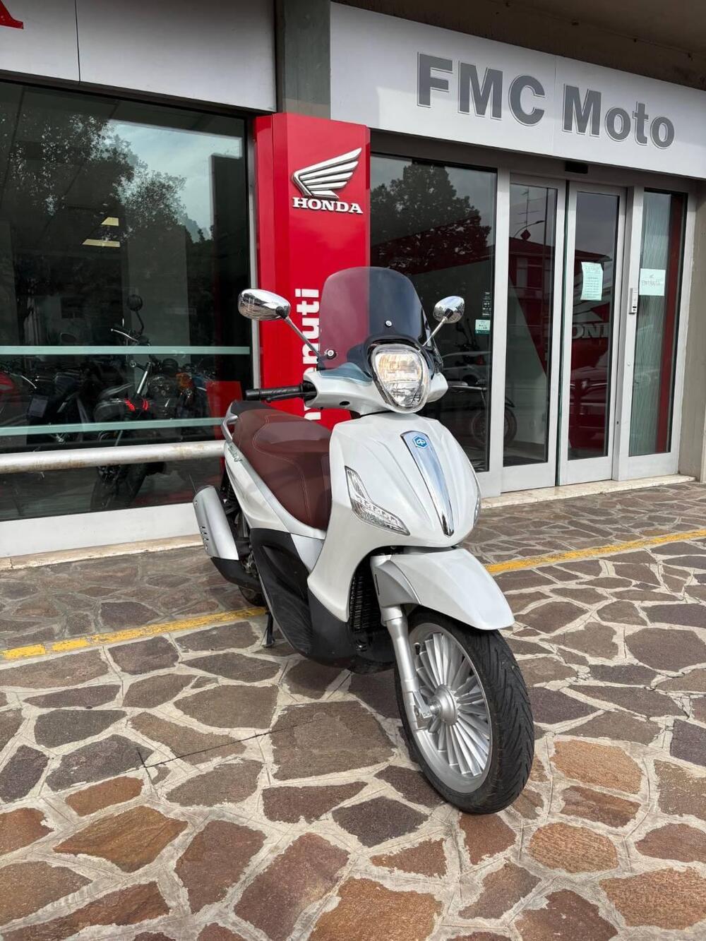Piaggio Beverly 300 i.e. ABS-ASR (2016 - 20) (5)