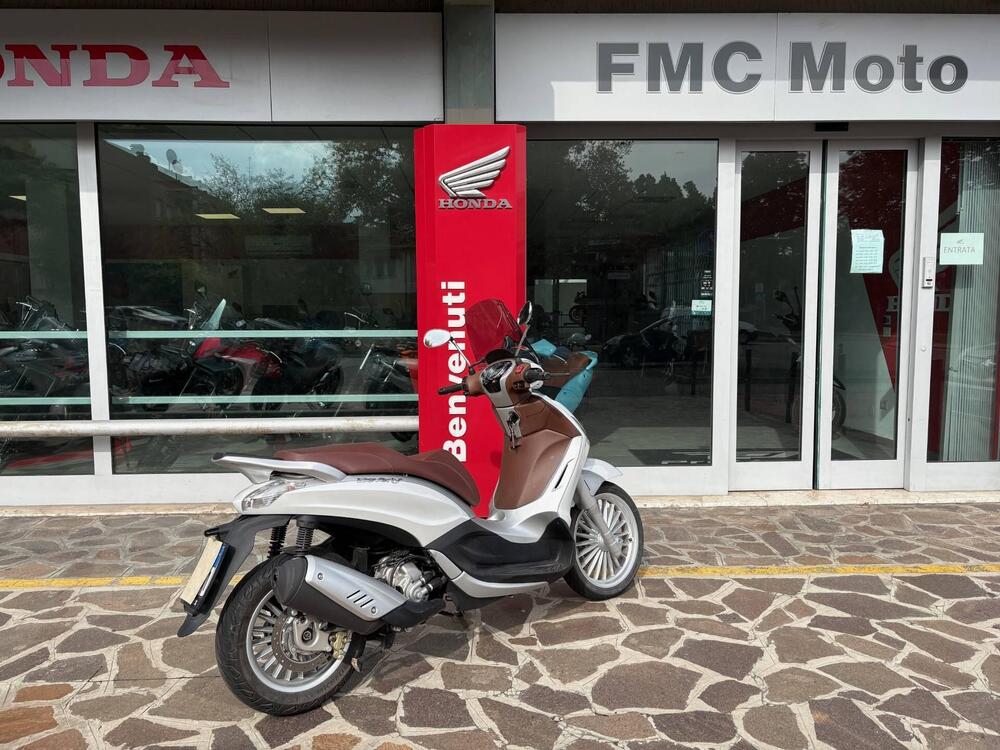 Piaggio Beverly 300 i.e. ABS-ASR (2016 - 20) (6)
