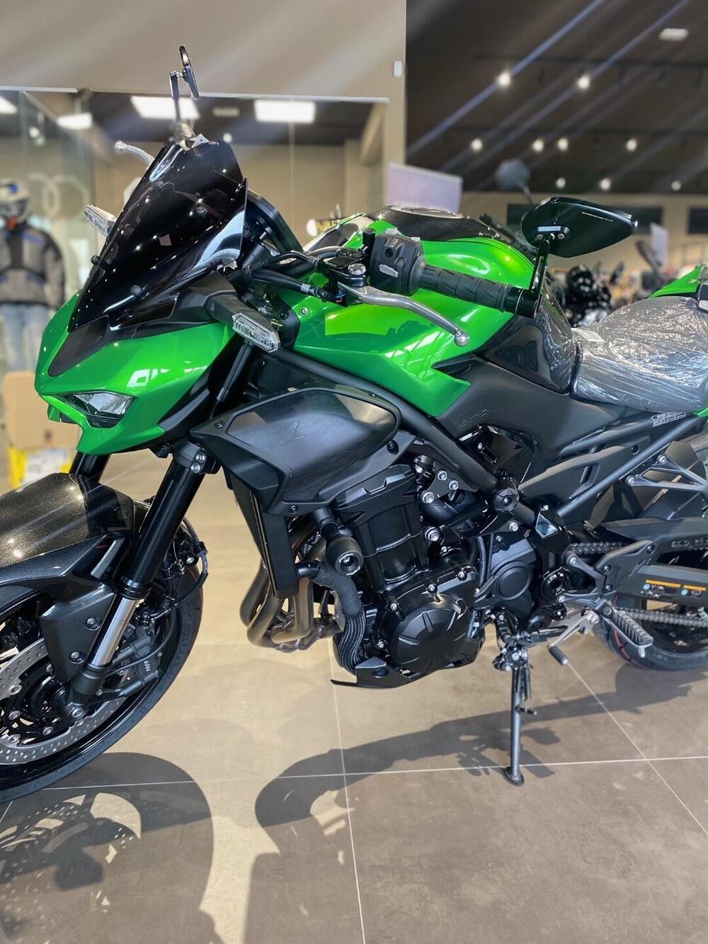 Kawasaki Z 900 (2025 - 26) (2)