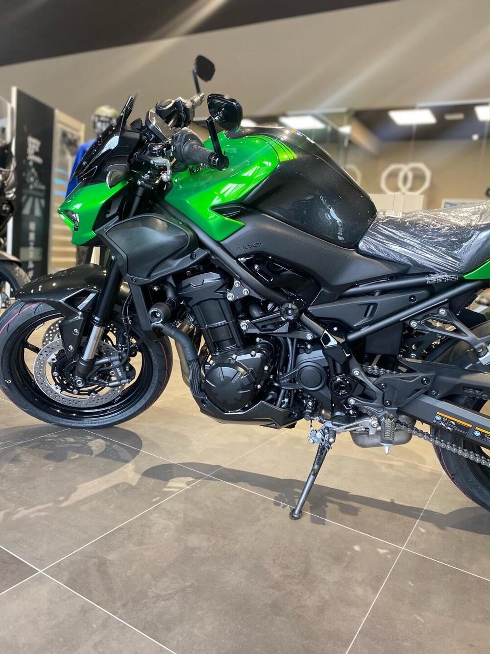 Kawasaki Z 900 (2025 - 26) (5)