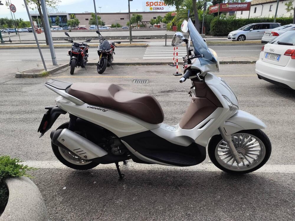 Piaggio Beverly 300 i.e. ABS-ASR (2016 - 20) (2)