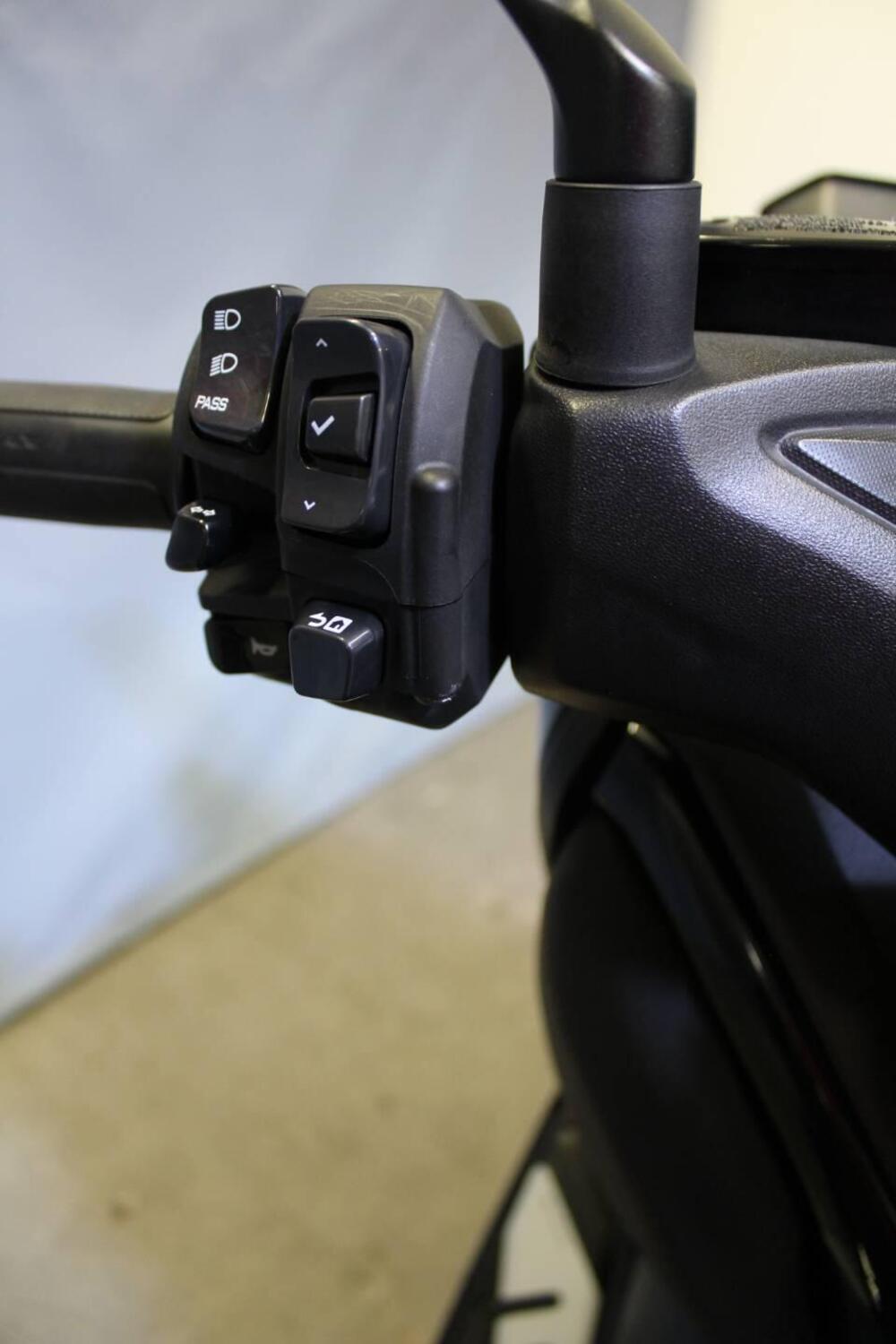 Yamaha X-Max 300 Tech Max (2021 - 24) (10)