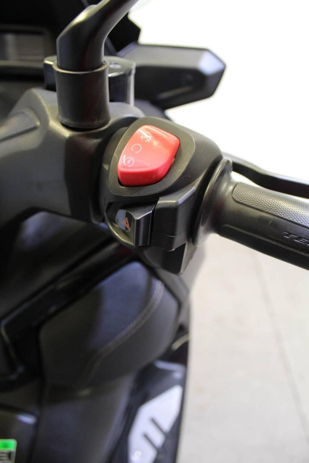 Yamaha X-Max 300 Tech Max (2021 - 24) (11)