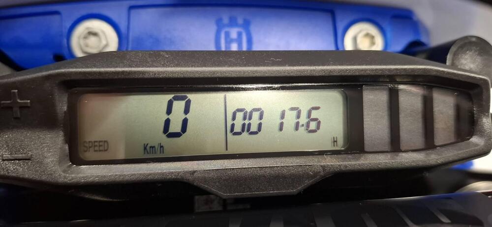 Husqvarna FE 250 Heritage (2025) (6)