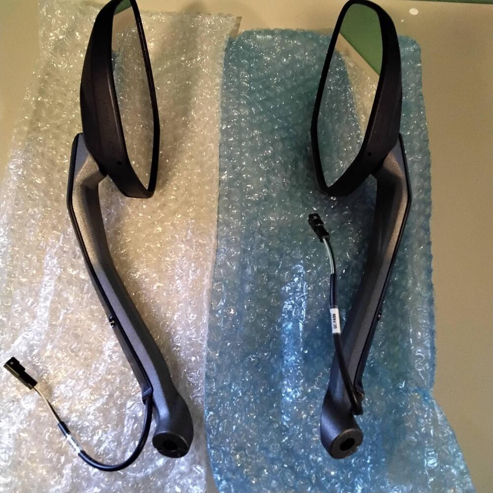 Kit paramani e specchi retrovisori nuovi Ducati (7)