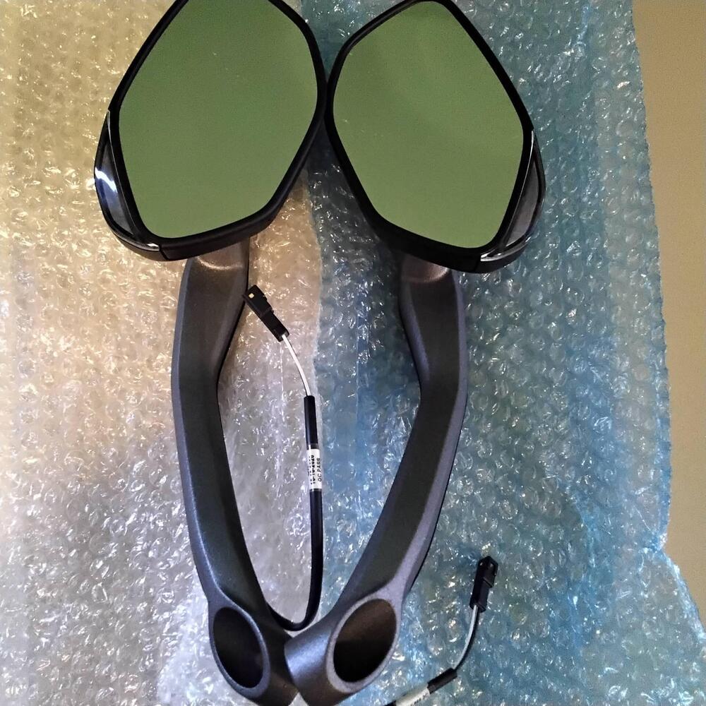 Kit paramani e specchi retrovisori nuovi Ducati (9)