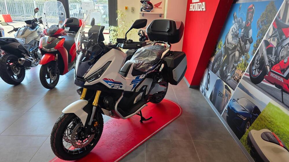 Honda X-ADV 750 Special Edition Travel (2026) (2)