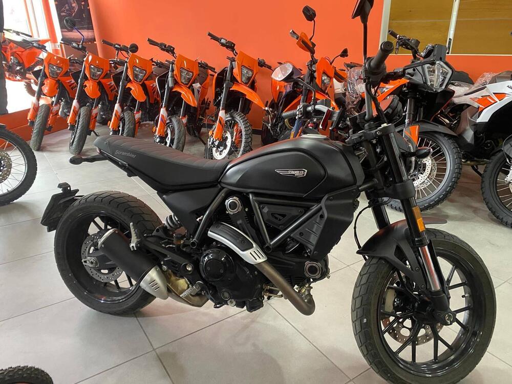 Ducati Scrambler 800 Icon Dark (2025 - 26)