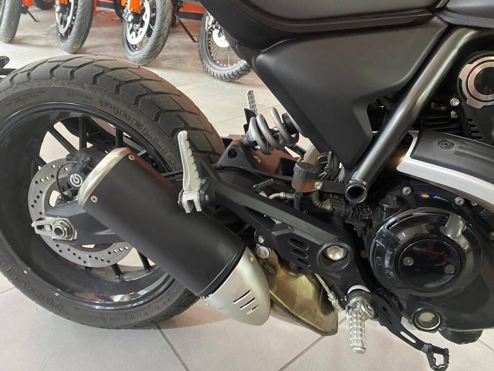 Ducati Scrambler 800 Icon Dark (2025 - 26) (6)