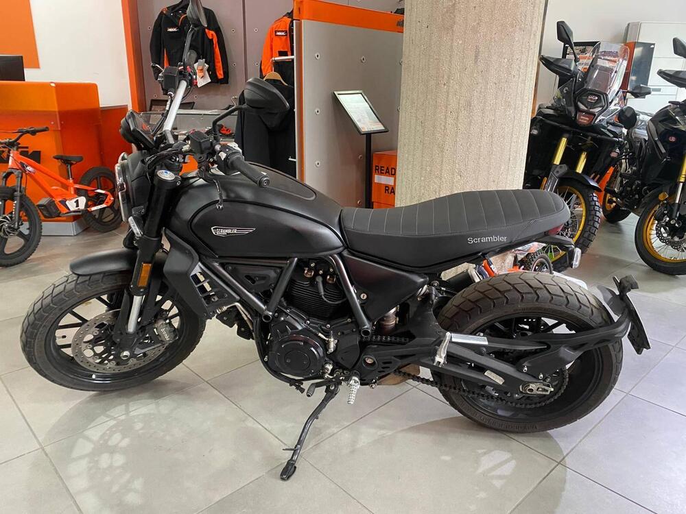 Ducati Scrambler 800 Icon Dark (2025 - 26) (2)