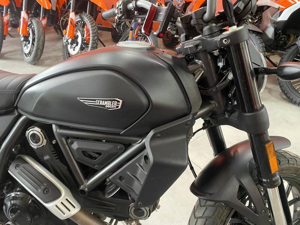 Ducati Scrambler 800 Icon Dark (2025 - 26) (5)