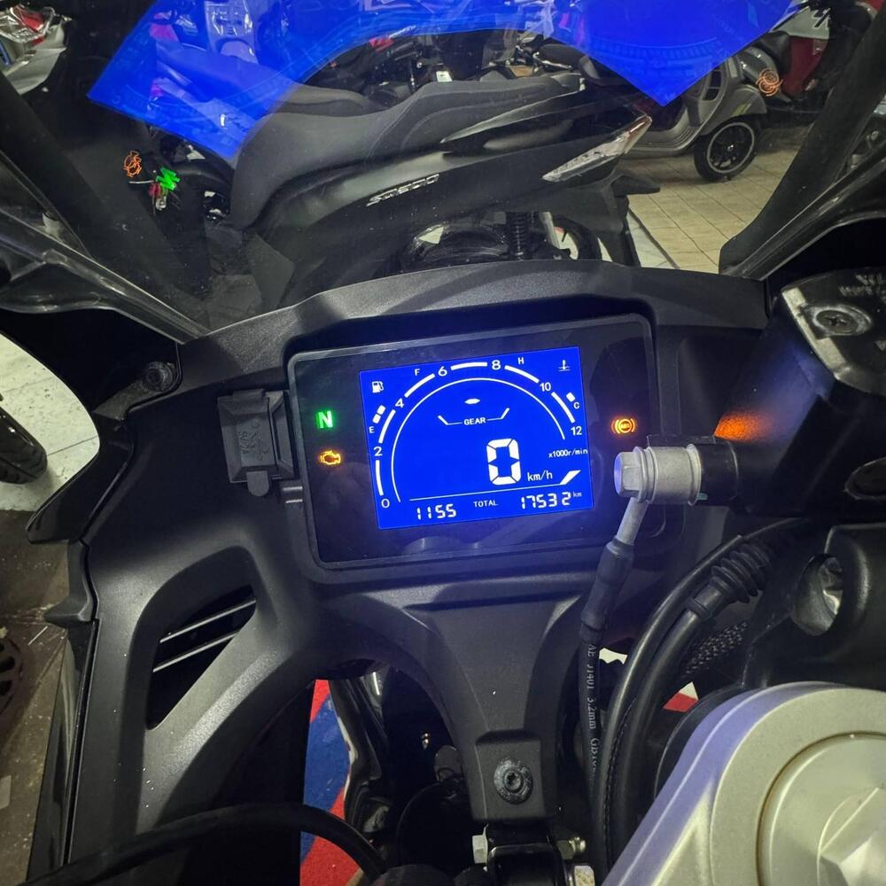 QJ Motor SRK 125 R (2024) (4)