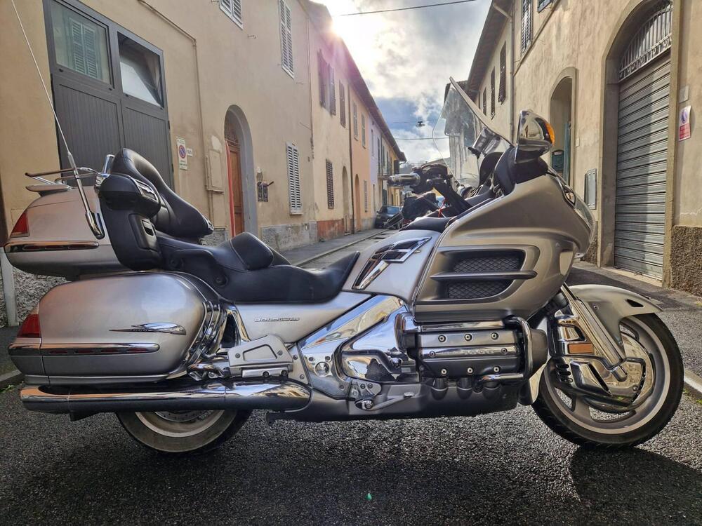 Honda GL 1800 Gold Wing (2000 - 05) (2)