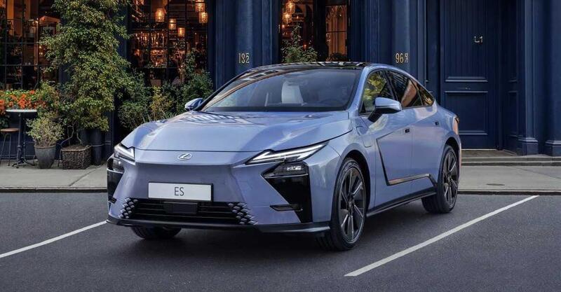 Lexus ES, la berlina di lusso si reinventa nell'era elettrificata
