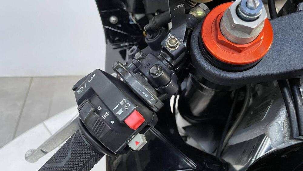 Aprilia RSV 1000 (2000 - 01) (13)