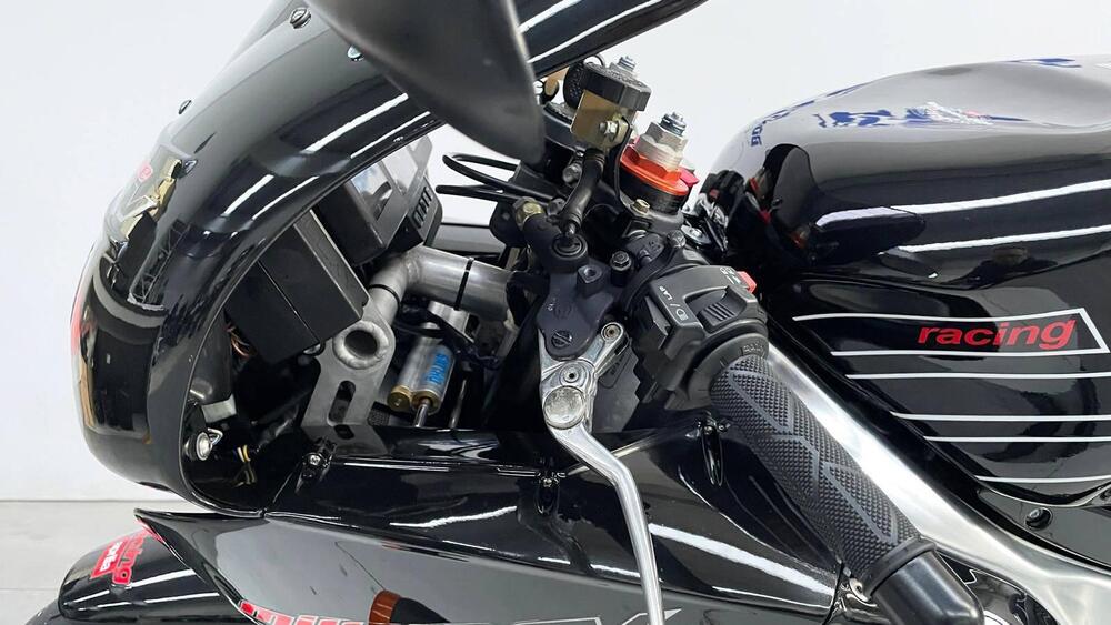 Aprilia RSV 1000 (2000 - 01) (9)