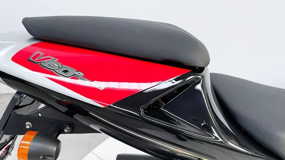 Aprilia RSV 1000 (2000 - 01) (11)