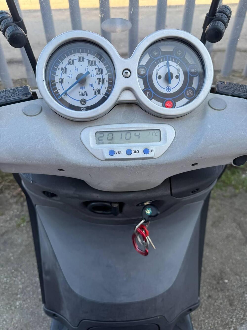 Piaggio Beverly 200 (2002 - 03) (3)